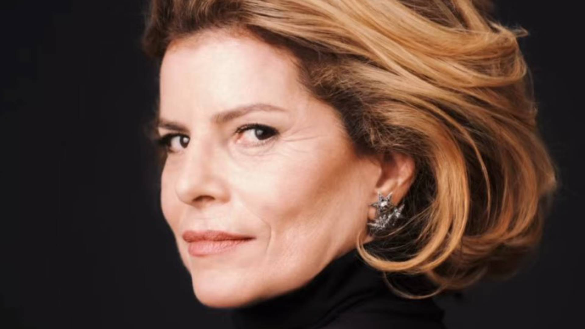Débora Bloch com penteado de Odete Roitman