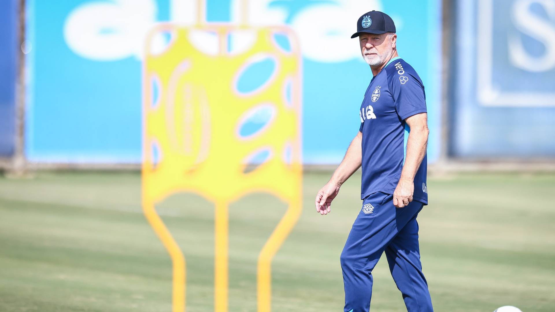Mano Menezes comanda o Grêmio