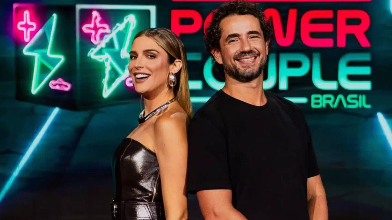 Felipe Andreoli e Rafa Brites no comando do Power Couple Brasil 7