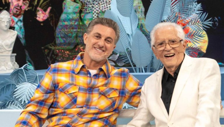 Carlos Alberto de Nóbrega recebe homenagem no Domingão com Huck
