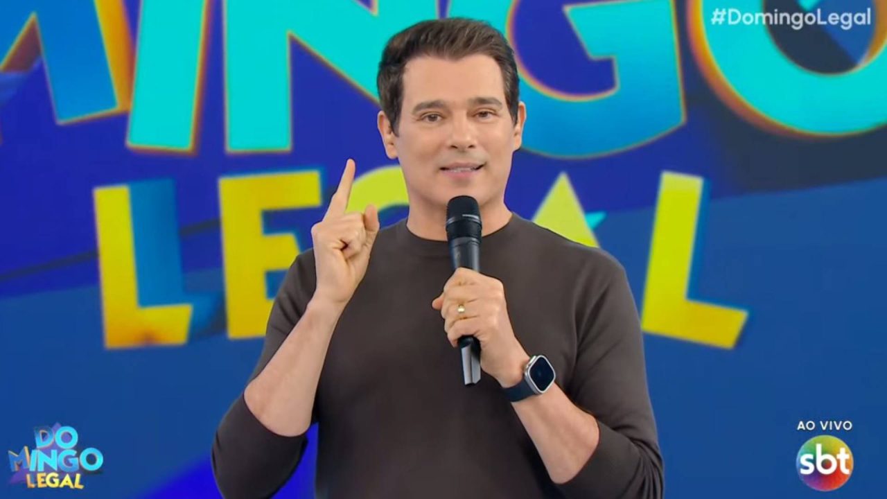 Celso Portiolli no comando do Domingo Legal