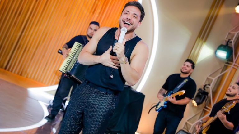 Sabadou com Virginia tem Wesley Safadão, Arthur Aguiar e Renato Albani (17/05)