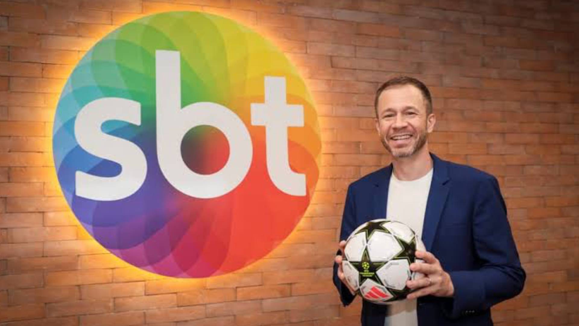 Tiago Leifert comanda jogos no SBT