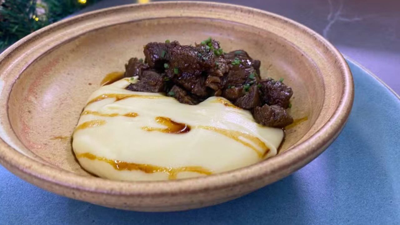 Aligot com picadinho do chef Alex Atala no Mais Você