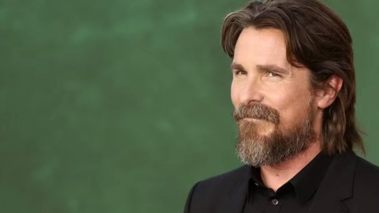 Christian Bale surge irreconhecível como Al Davis em Biopic de John Madden