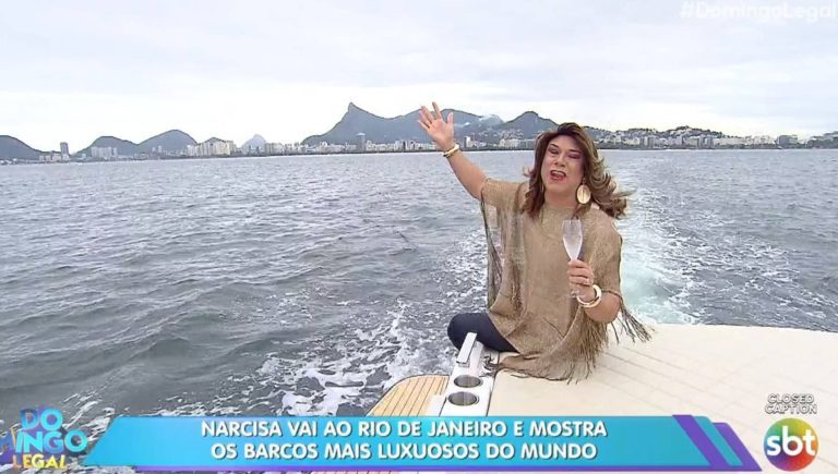 Narcisa estrela o De Quem é Esse Lanchão no Domingo Legal