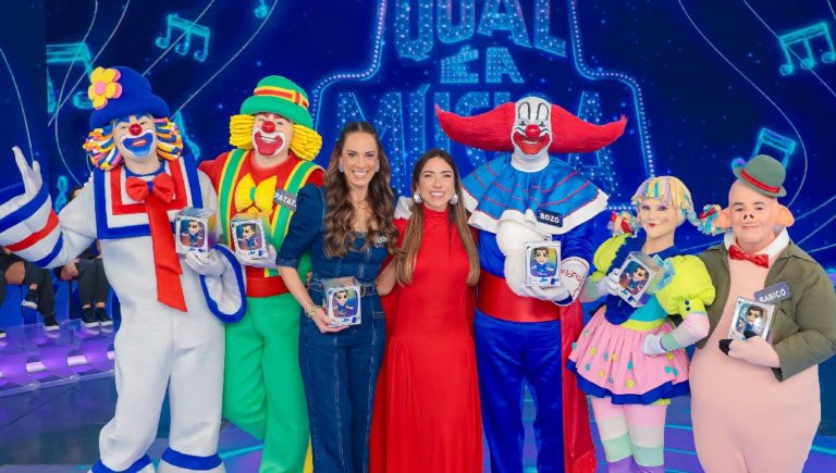 Silvia Abravanel e elenco infantil do SBT no Programa Silvio Santos