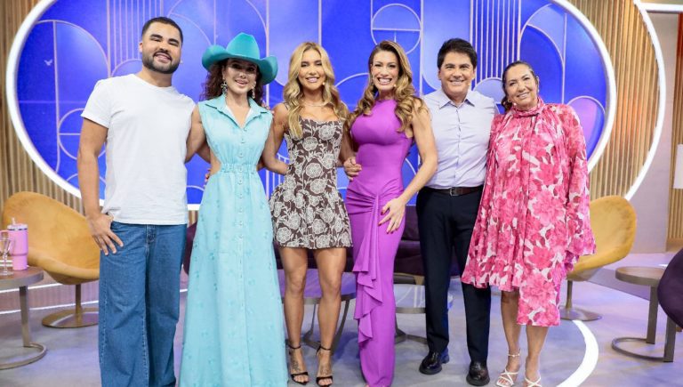 Paula Fernandes, Cesar Filho e Elaine Mickely no Sabadou com Virginia