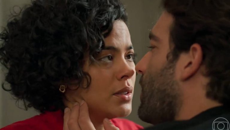 Maria de Fátima beija Afonso em Vale Tudo
