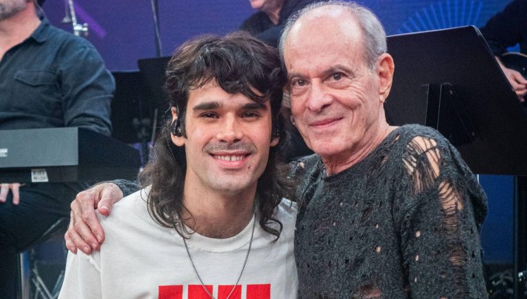 Ney Matogrosso participa do Altas Horas