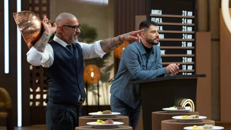 Evaristo Costa faz leilão no MasterChef Brasil