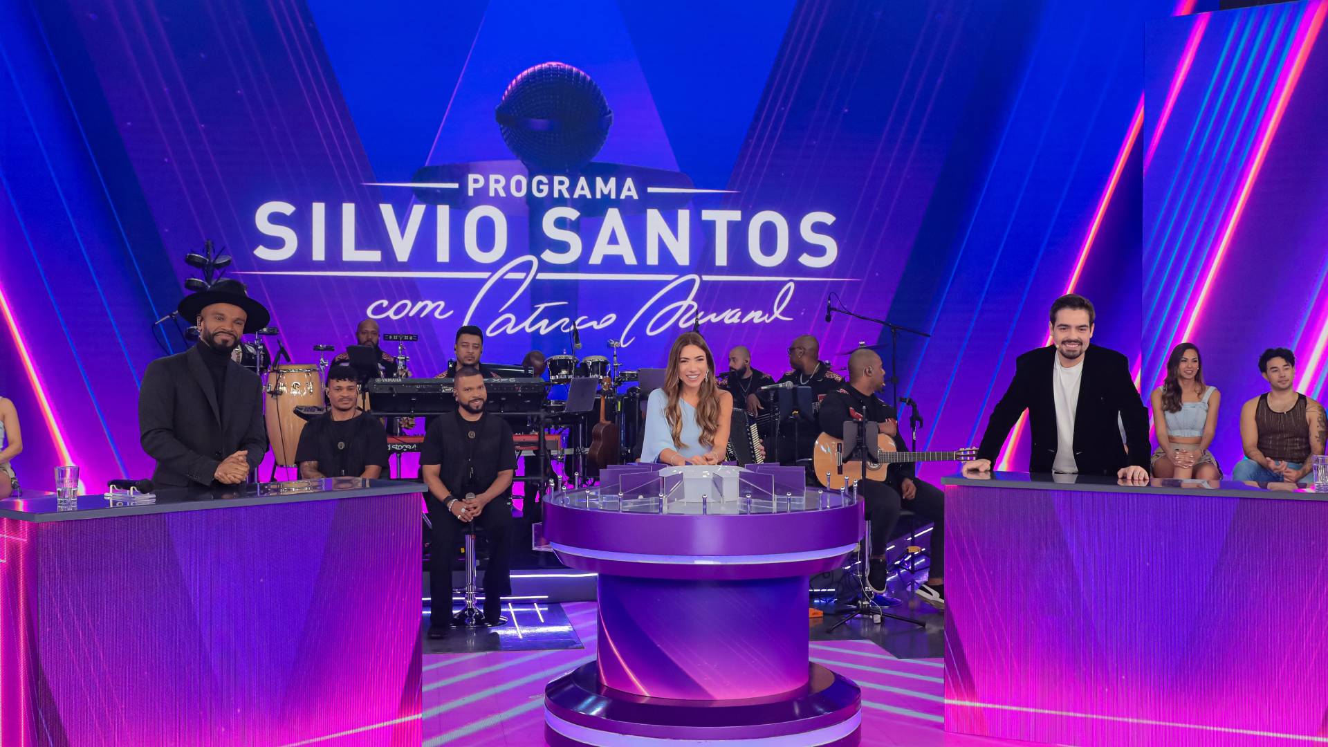 Alexandre Pires e João Silva no Programa Silvio Santos