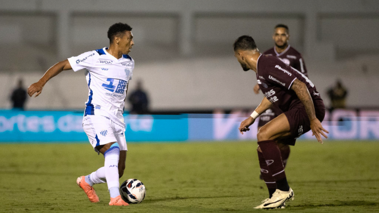 Avaí x Ferroviária ao vivo 20/09: onde assistir, horário, escalações e palpites