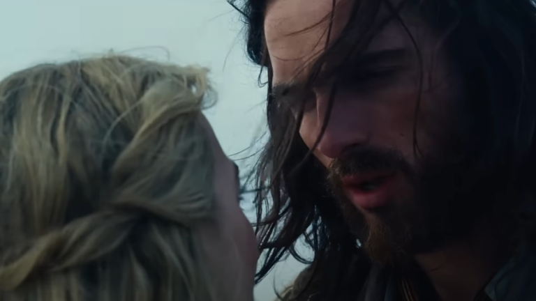 “O Morro dos Ventos Uivantes” ganha trailer e é alvo de críticas por embranquecimento de personagem
