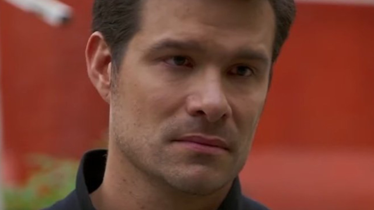 Artur se revolta em As Filhas da Senhora Garcia