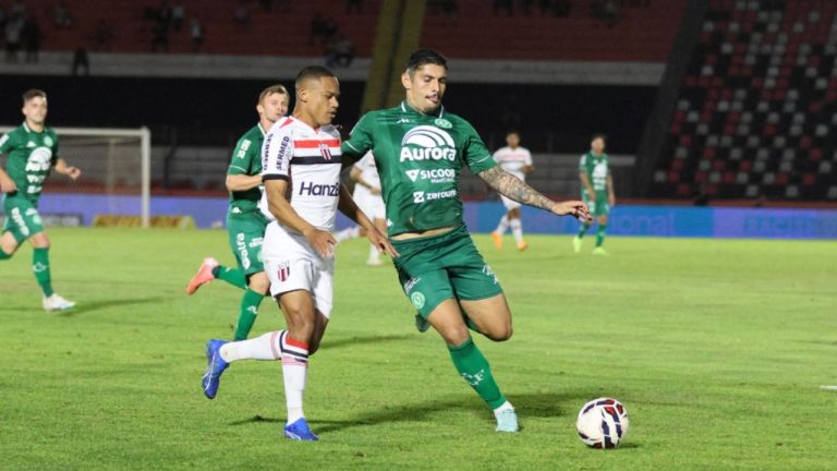 Chapecoense x Botafogo-SP ao vivo 14/10: onde assistir, horário, escalações e palpites