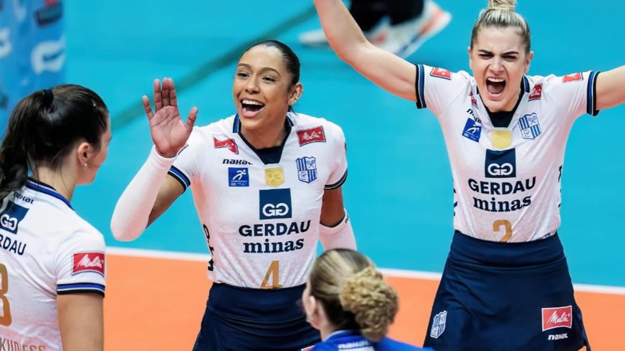 Amanda, Nowicka, Júlia Kudiess e Larissa em jogo pelo Minas na temporada 25/26
