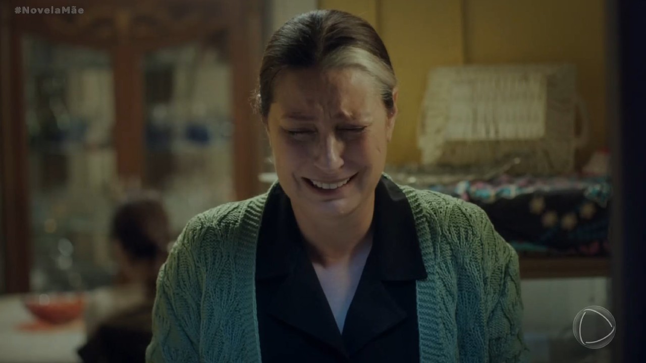 Gonul chora na novela Mãe