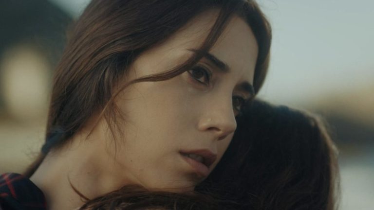Novela Mãe: Zeynep desmaia nos braços de Gonul ao ver Turna/Melek viva