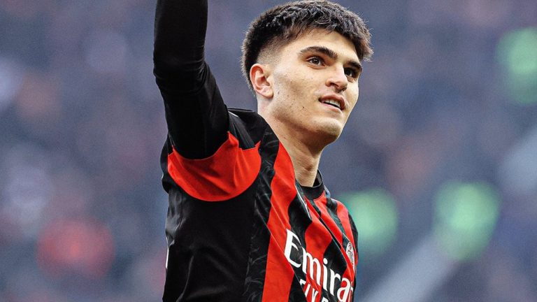 Como x Milan ao vivo 15/01: onde assistir, horário, palpites e escalações