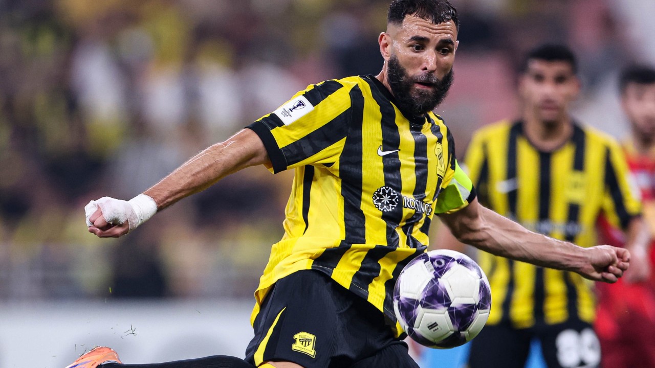 Benzema em jogo pelo Al-Ittihad
