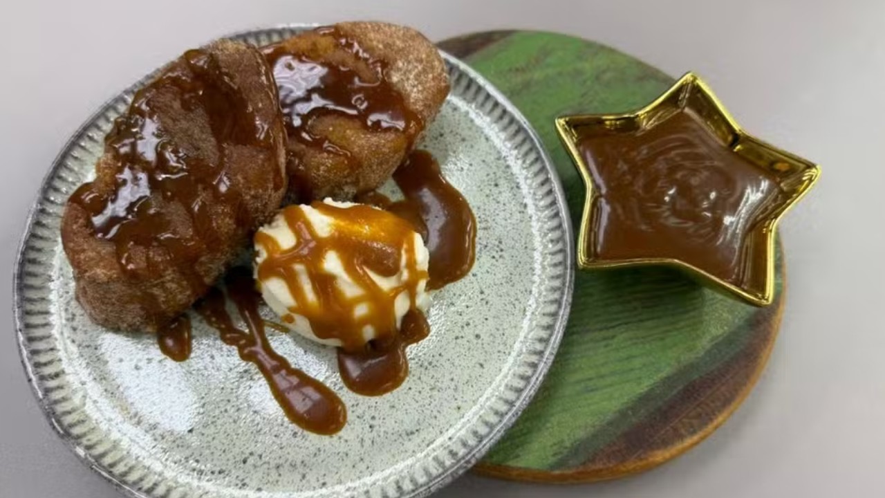Rabanada com caramelo salgado do É de Casa
