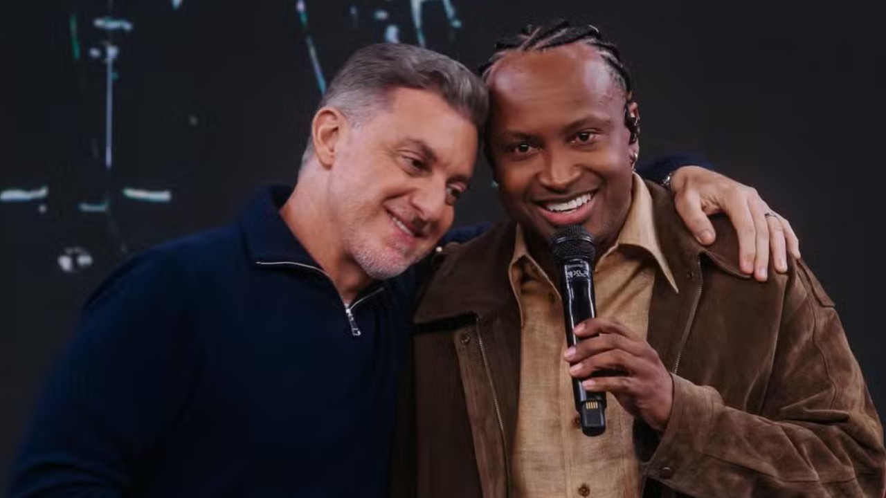 Thiaguinho canta no Domingão com Huck