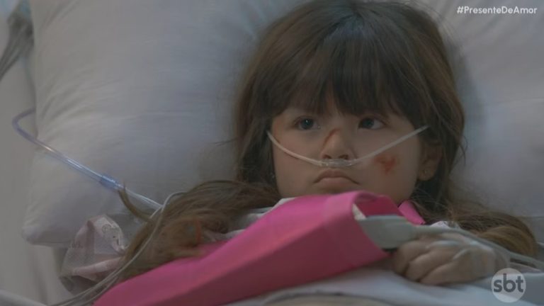 Presente de Amor: Valentina se engasga? Isabella corre com a pequena ao hospital