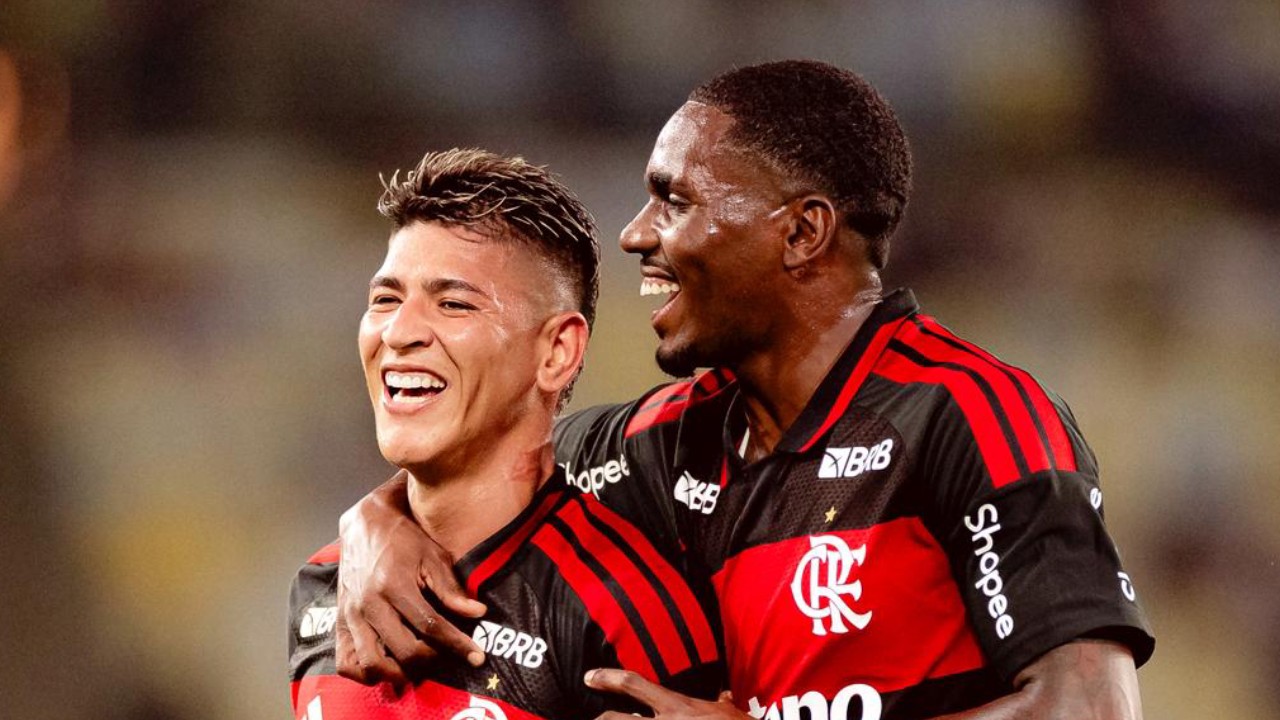 Carrascal comemora gol pelo Flamengo