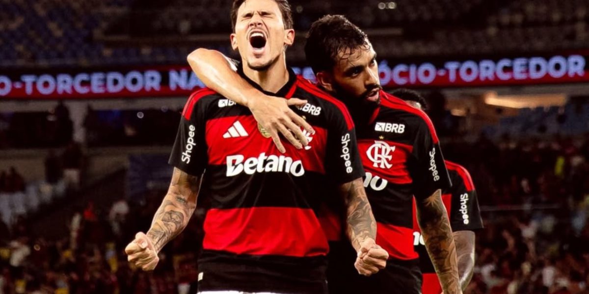 Pedro e Paquetá em jogo pelo Flamengo