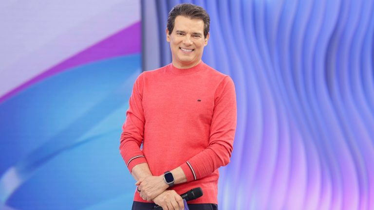 Domingo Legal tem Natanzinho Lima, Flávia Pavanelli, “Banheira” e novidades ao vivo (19/04)