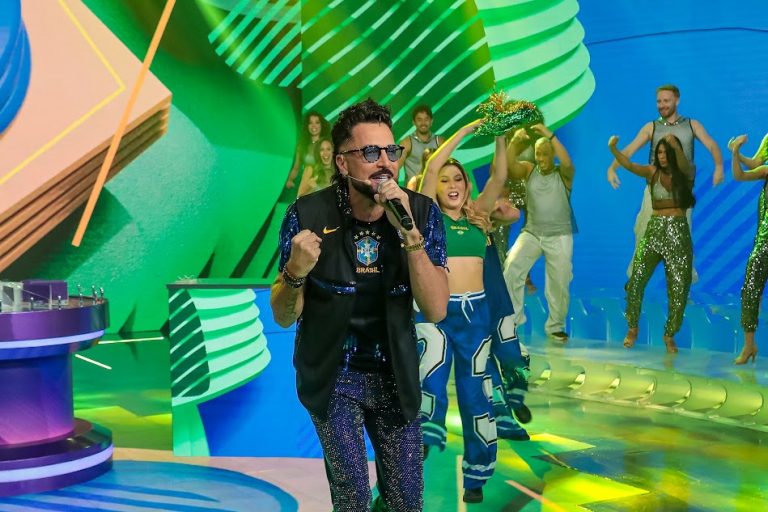 Programa Silvio Santos reúne Latino e Maurício Manieri no Jogo das 3 Pistas e tem Show do Milhão neste domingo (28/06)