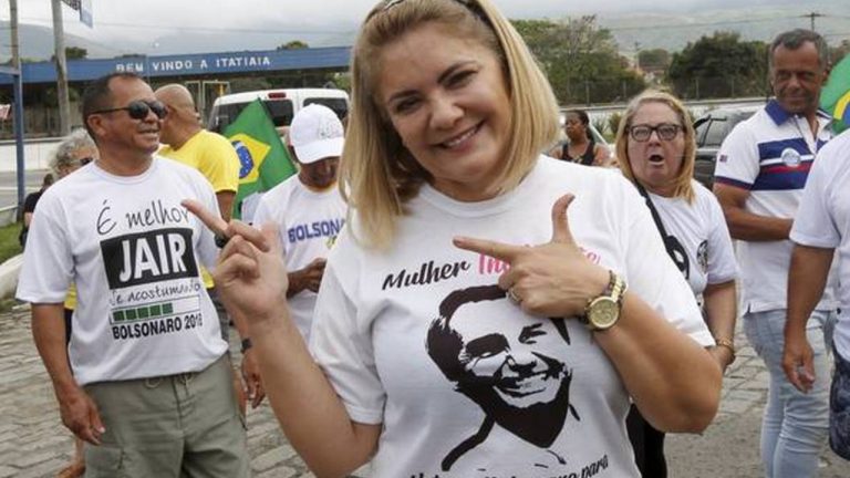 Justiça bloqueia R$ 227 mil de Ana Cristina Valle, ex-esposa de Jair Bolsonaro