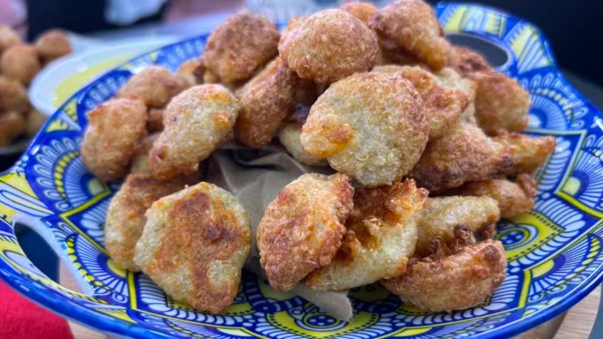 Salgadinho de quinoa com queijo na air fryer